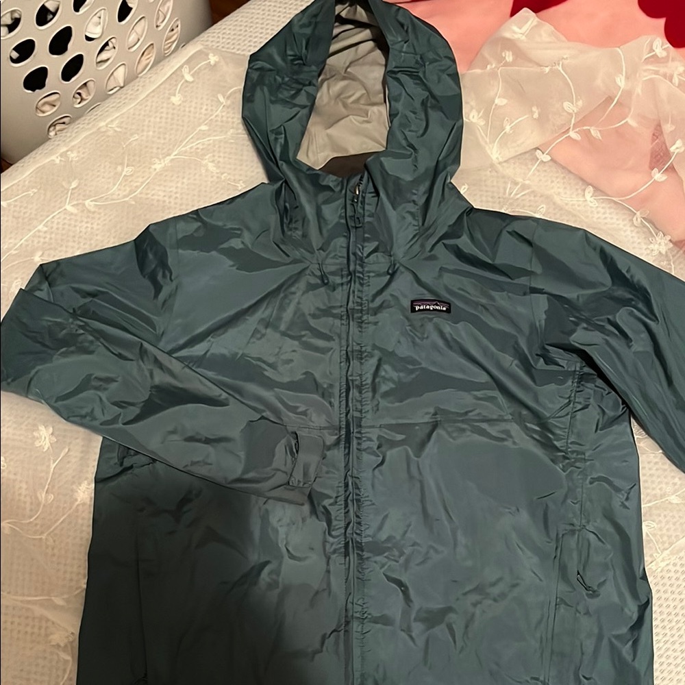 Patagonia Teal Windbreaker with Hood and Full Zip